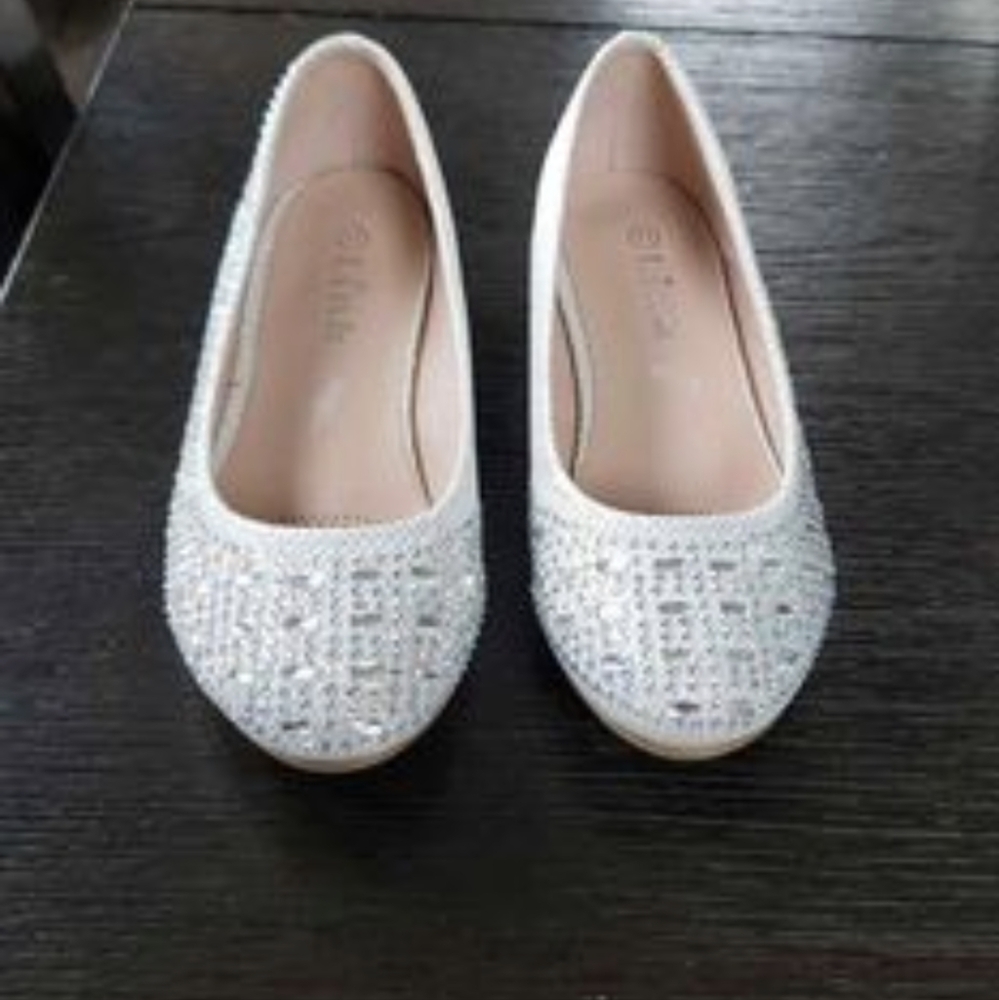 Size 11 kids shoe. New without tags